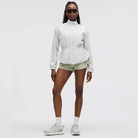 Lululemon Hotty Hot High-Rise Short 2.5" - Fog Green, Size 6 - Picture 2 of 10